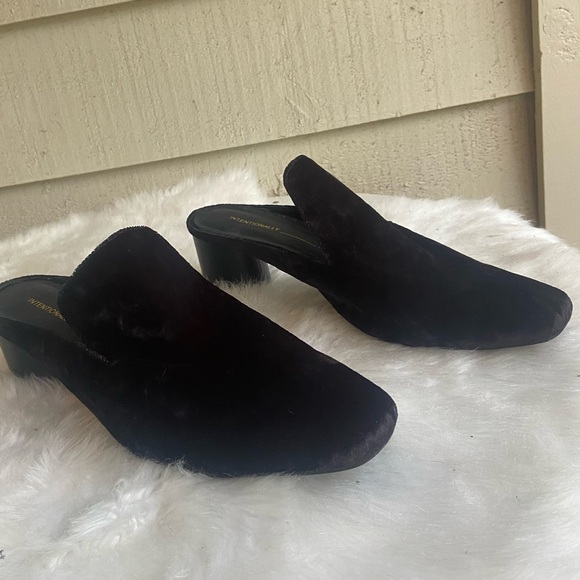 Intentionally Blank Black Crushed Velvet Square Toe Mule Size 10 - Picture 3 of 9